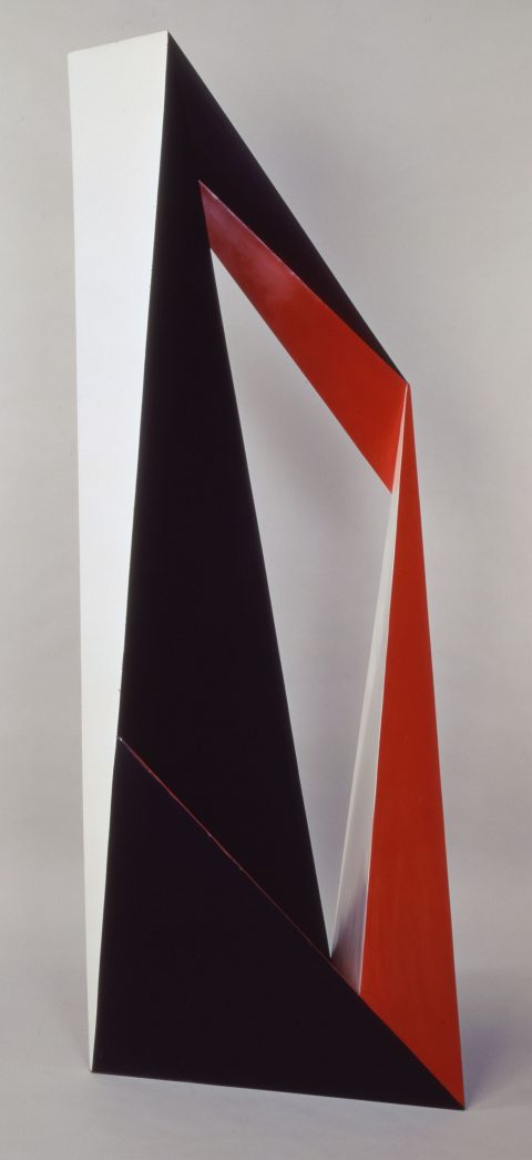 Espaces triangulaires, c. 1972, Painted metal.