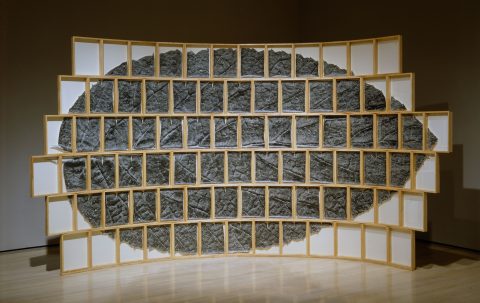 Fragments (de la série « Le Chasseur d’images », 1991 - 1994), 1992, Roberto Pellegrinuzzi, 82 épreuves à la gélatine argentique, 82 cadres de bois et épingles, 1/3.